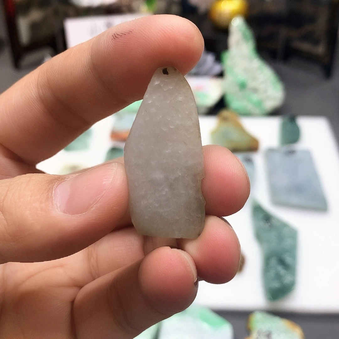 翡翠耳饰未镶嵌天然翡翠