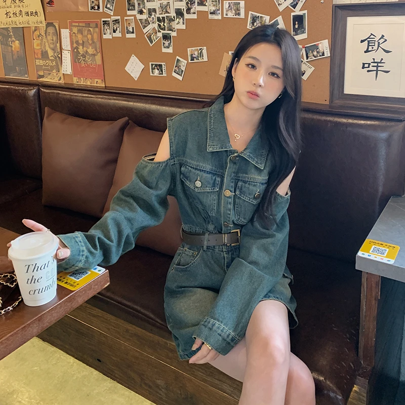 收腰牛仔连衣裙女春秋高腰时尚显瘦露肩小心机辣妹A字裙长袖短裙