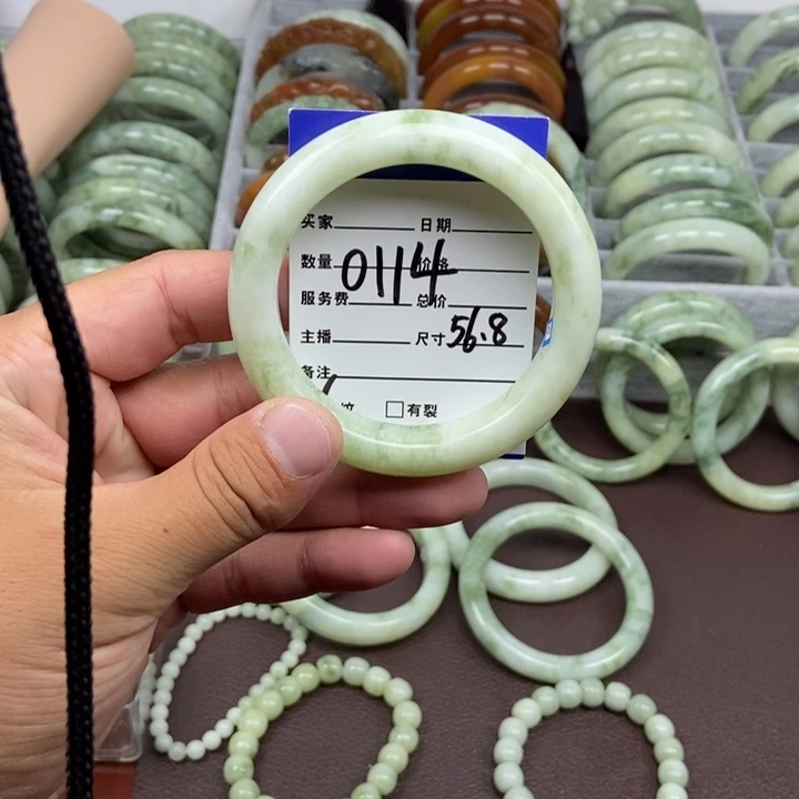 蛇纹石玉手镯未镶嵌