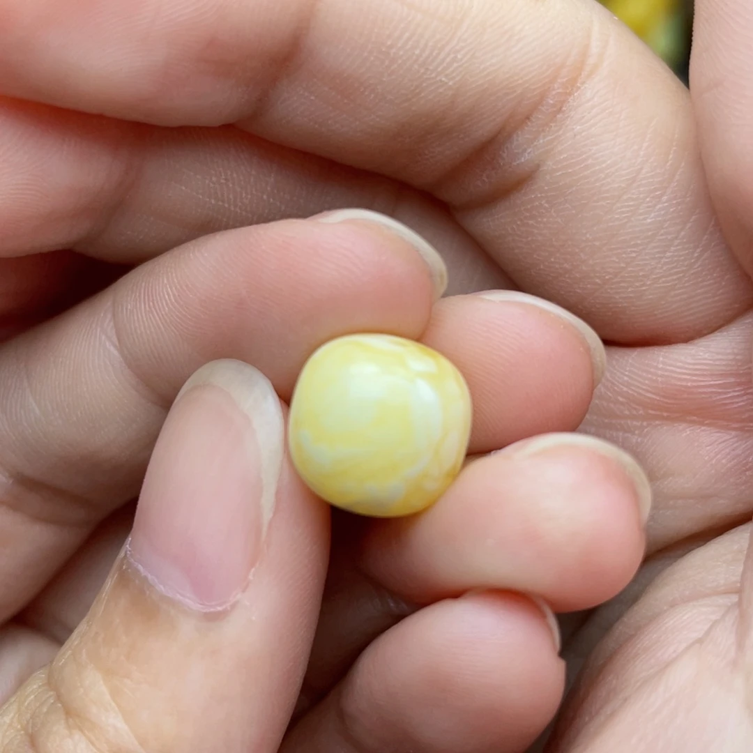 光***孙琥珀颈饰未镶嵌瓷白妖花