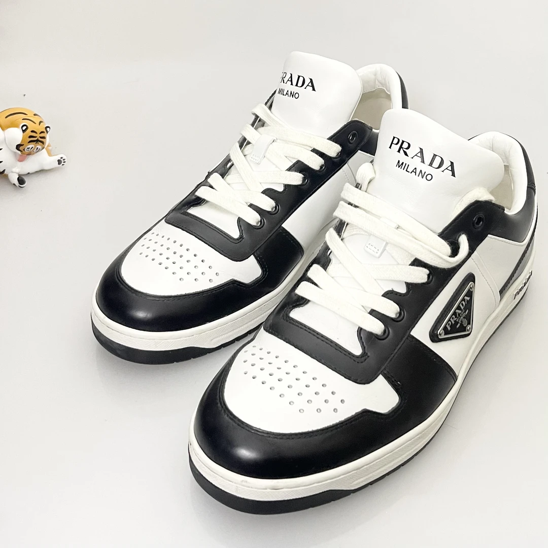 95新 Prada/普拉达 41.5码Prada普拉达徽标三角标低帮板鞋95新