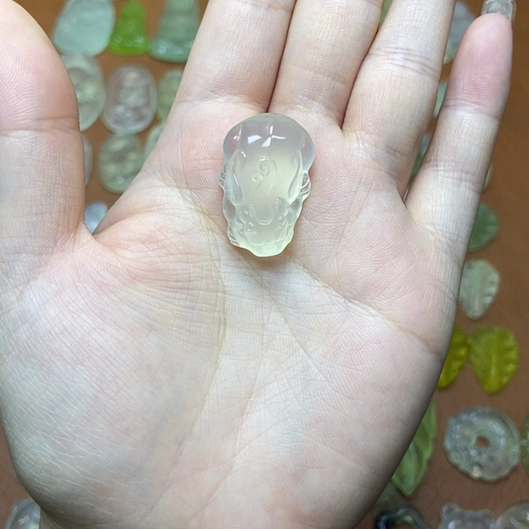 蛇纹石玉未镶嵌颈饰