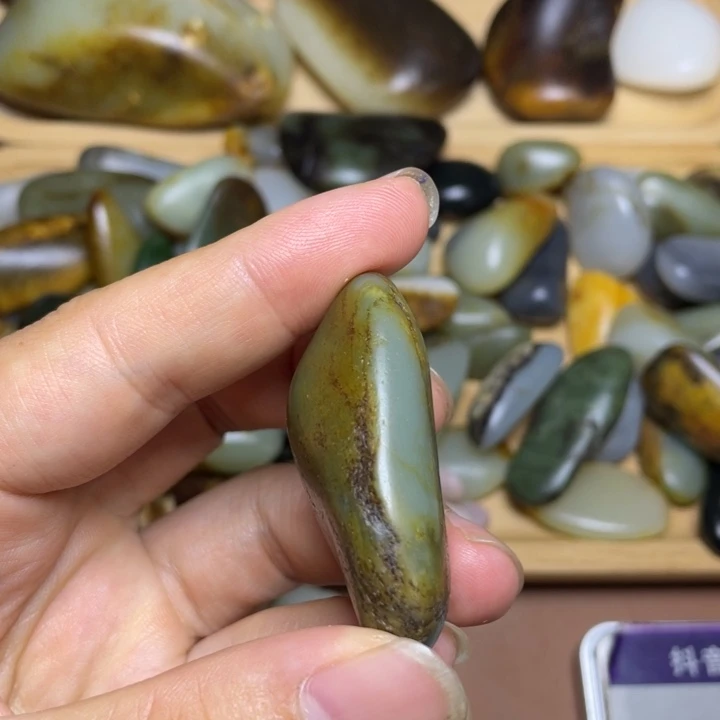和田玉（糖玉）未镶嵌珠宝奇石