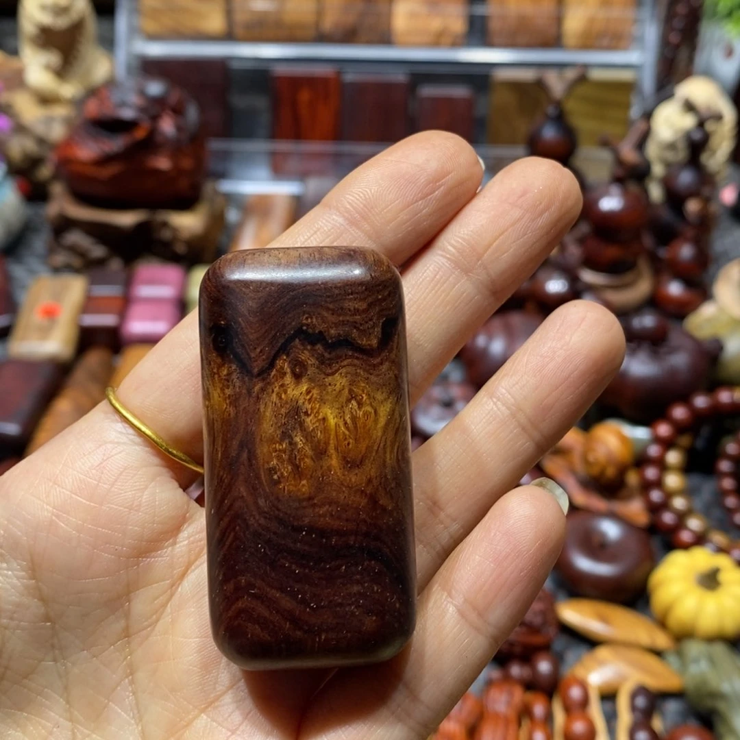 微凹黄檀（南美大红酸枝）将**铁