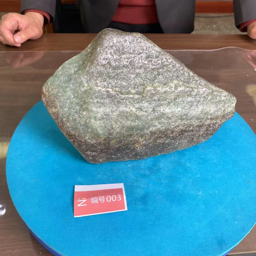 现货新疆玉料原石发一件编号003