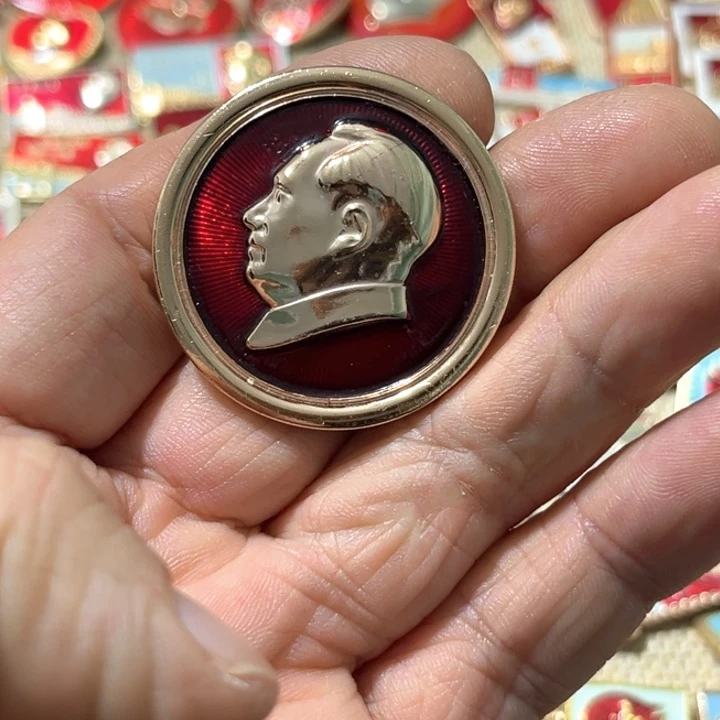 孟***刀其他普通金属普通纪念章一个