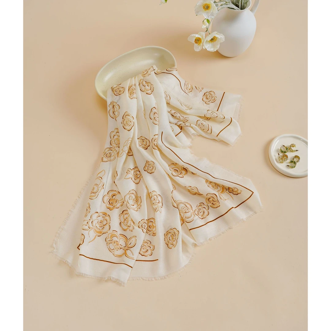 奢凌羊「曼陀罗树」秋冬高级围巾山茶花外搭护肩两用披肩洋气送礼盒