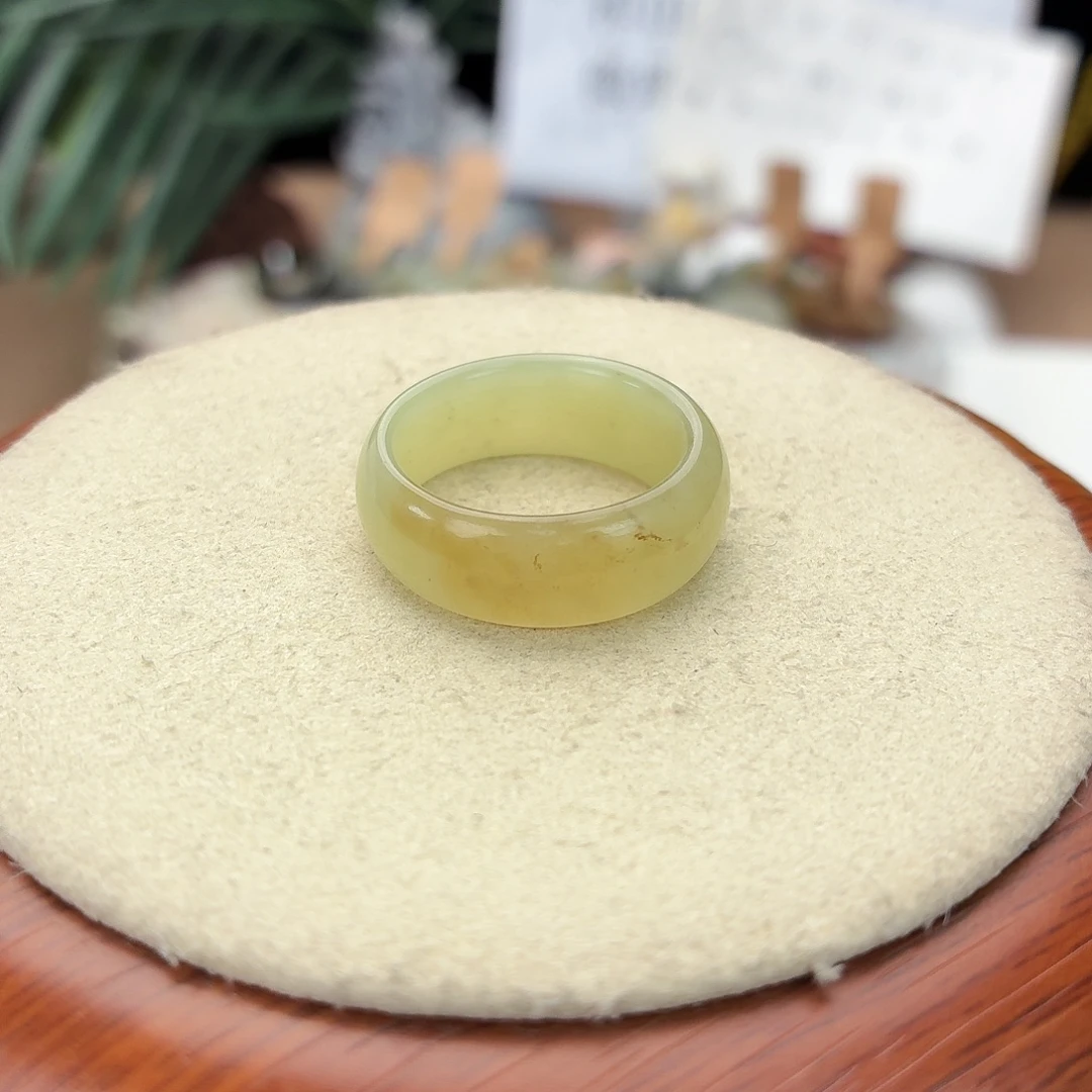 和田玉（糖玉）戒指未镶嵌Q41一口糖轮胎18.4不退换