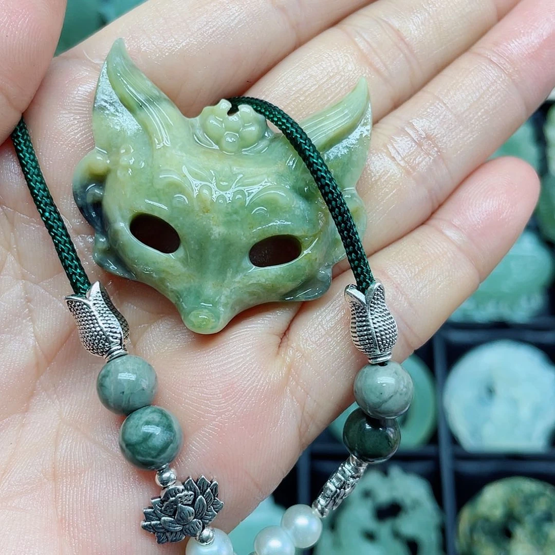 蛇纹石玉未镶嵌颈饰