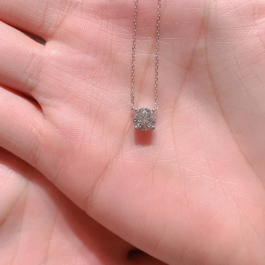 实验室培育钻石颈饰18K金镶嵌大***旦