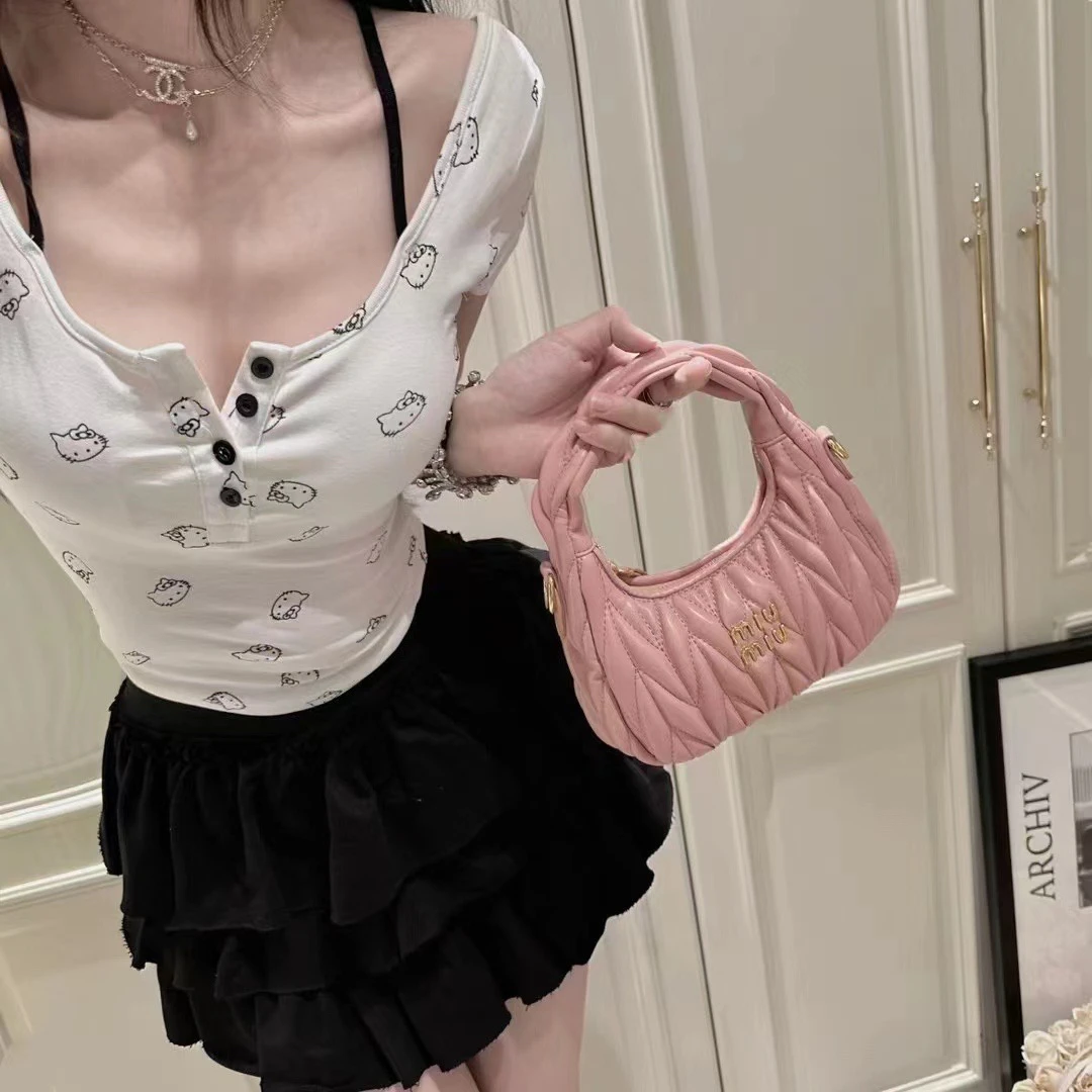 【辣妹喵喵 退运全补】可爱印花镂空露背假两件外穿带胸垫上衣女