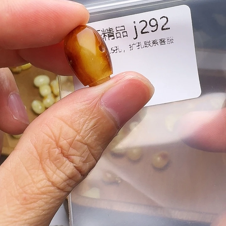 琥珀未镶嵌裸石琥珀