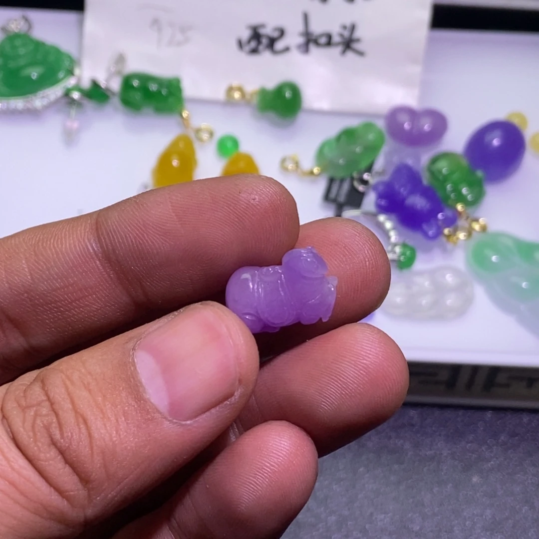 Q***n翡翠未镶嵌颈饰吊坠