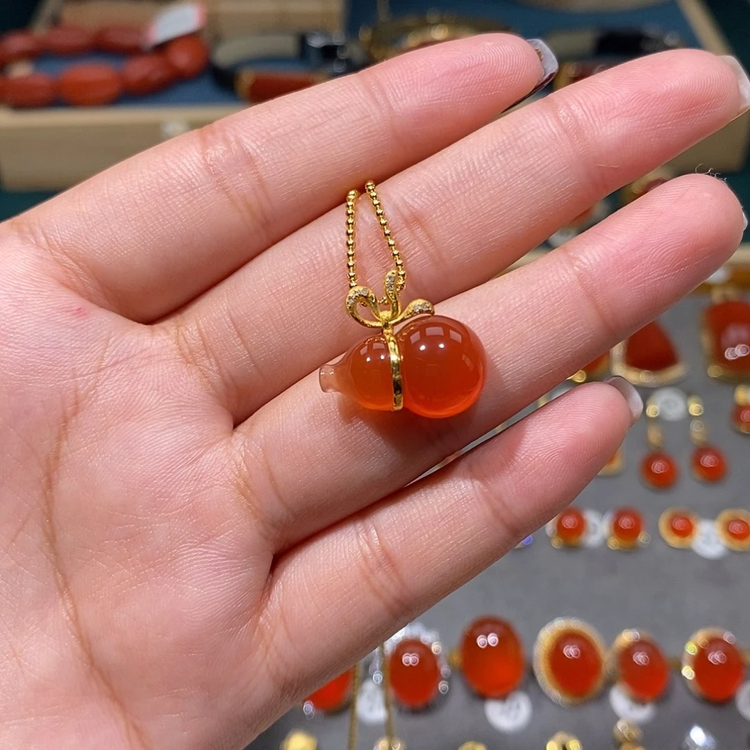 南红玛瑙18K金镶嵌颈饰