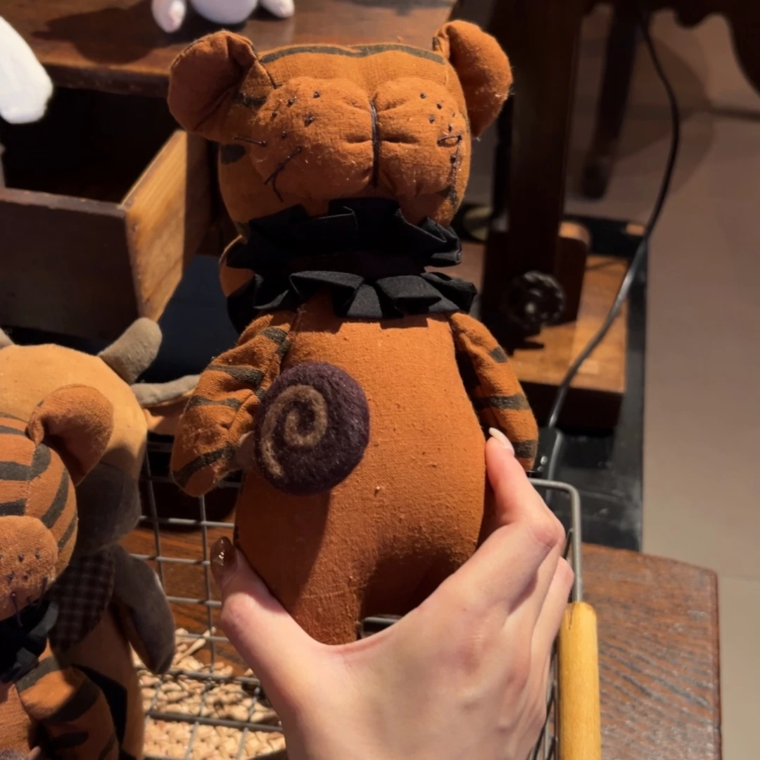 瓷片陶瓷。      陶瓷。