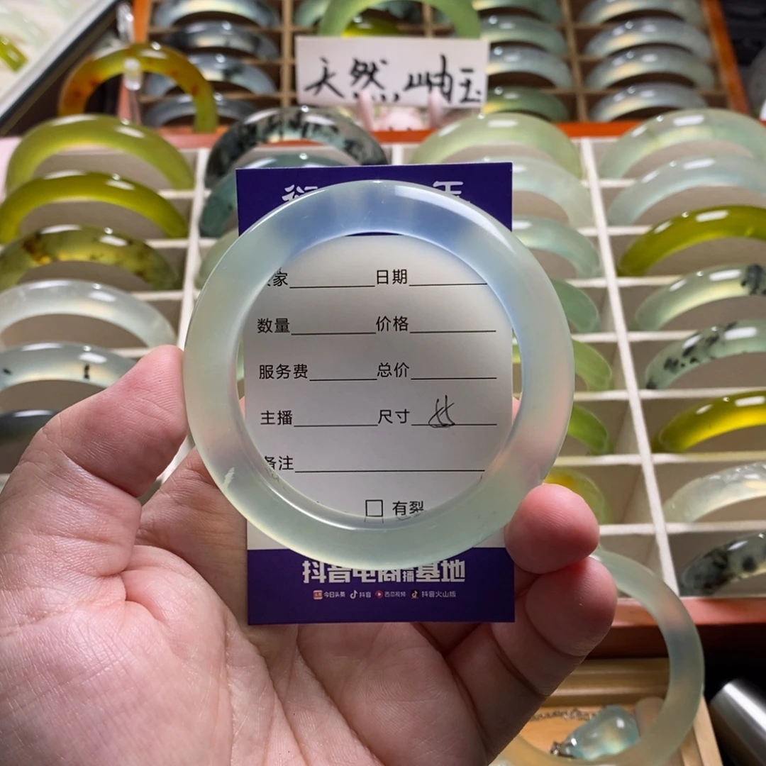 健***只蛇纹石玉未镶嵌手镯