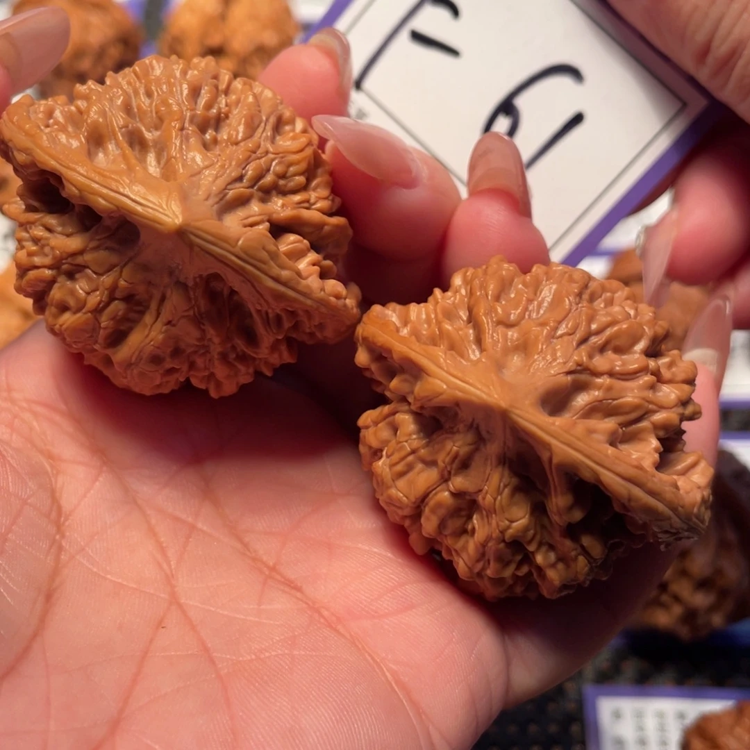 文玩核桃把件61号官帽47