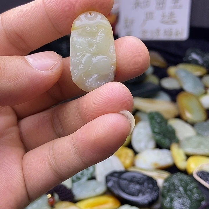 颈饰未镶嵌和田玉