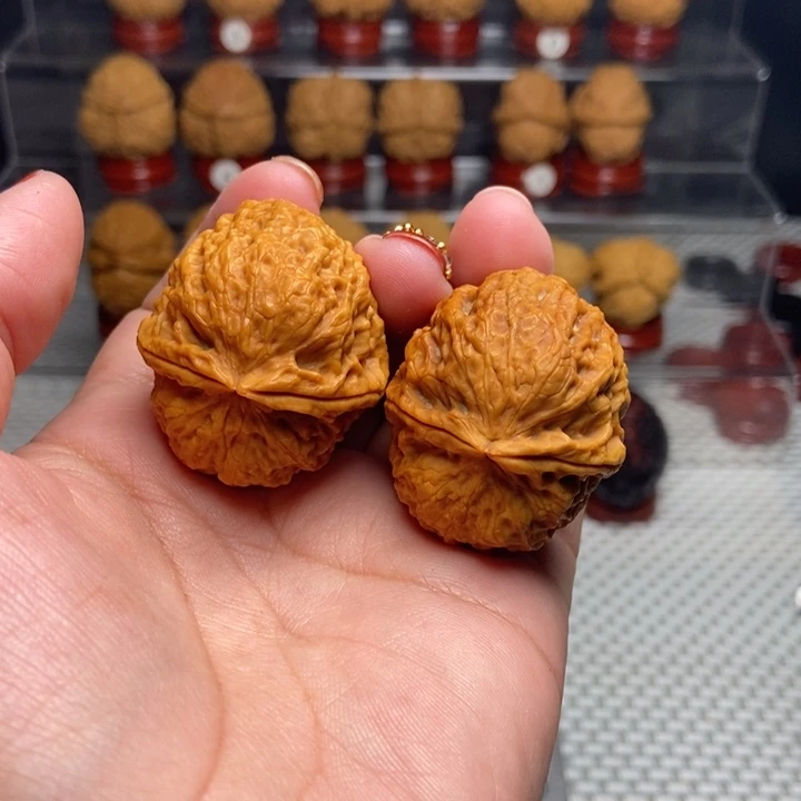 文玩核桃把件云顶绣球12