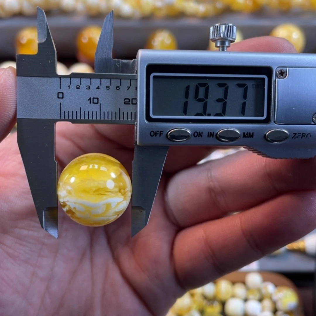 蜜蜡裸石未镶嵌田*甜金瓷白溶洞圆珠