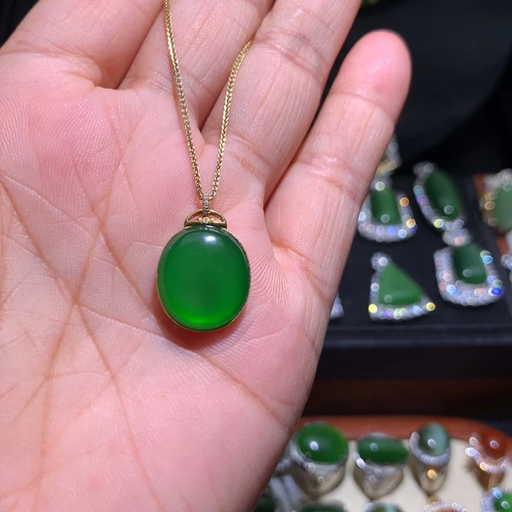 和田玉（碧玉）18K金镶嵌颈饰霸****哥