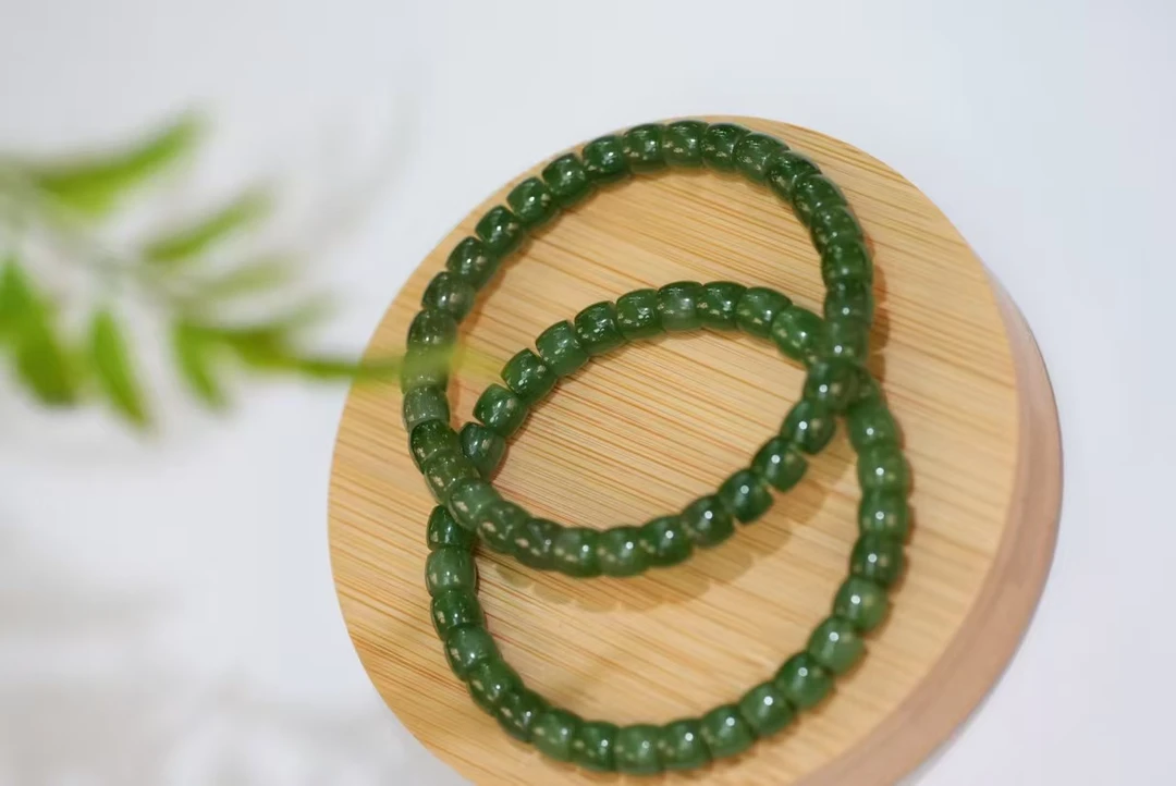 0152 和田玉碧玉直切手串 规格：7*5.7mm 多样性发其一