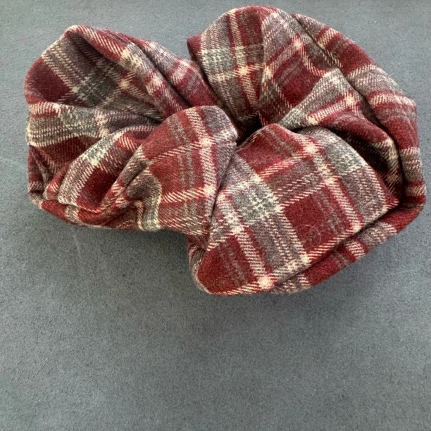 A144-红灰色格纹发圈一个