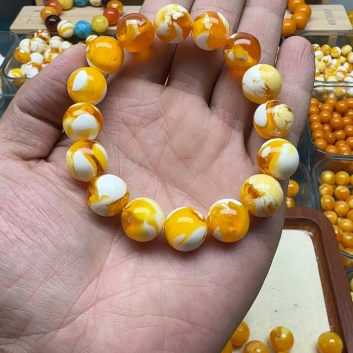 清***，无非金属瓷白色素串搭配一条