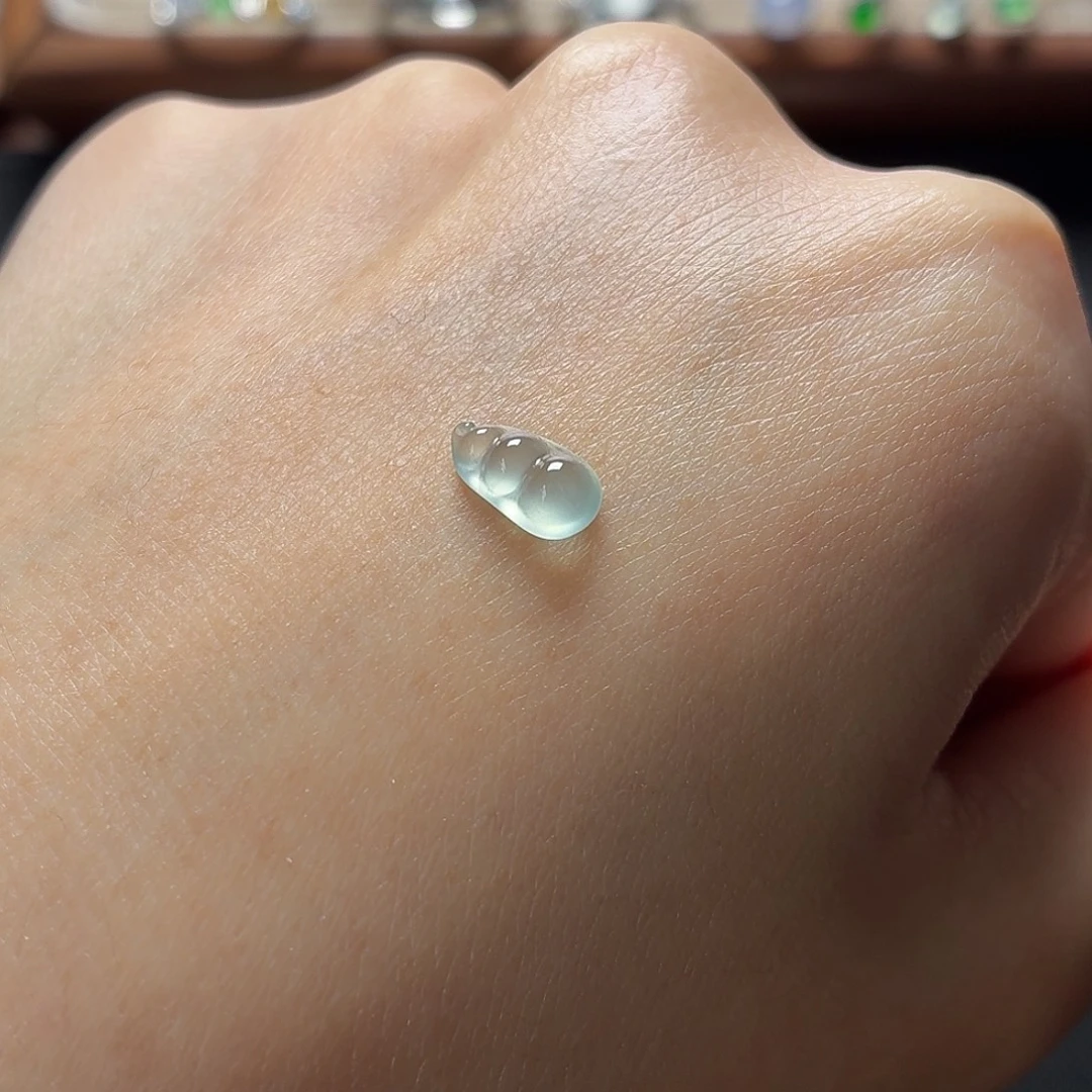 翡翠未镶嵌颈饰豆子