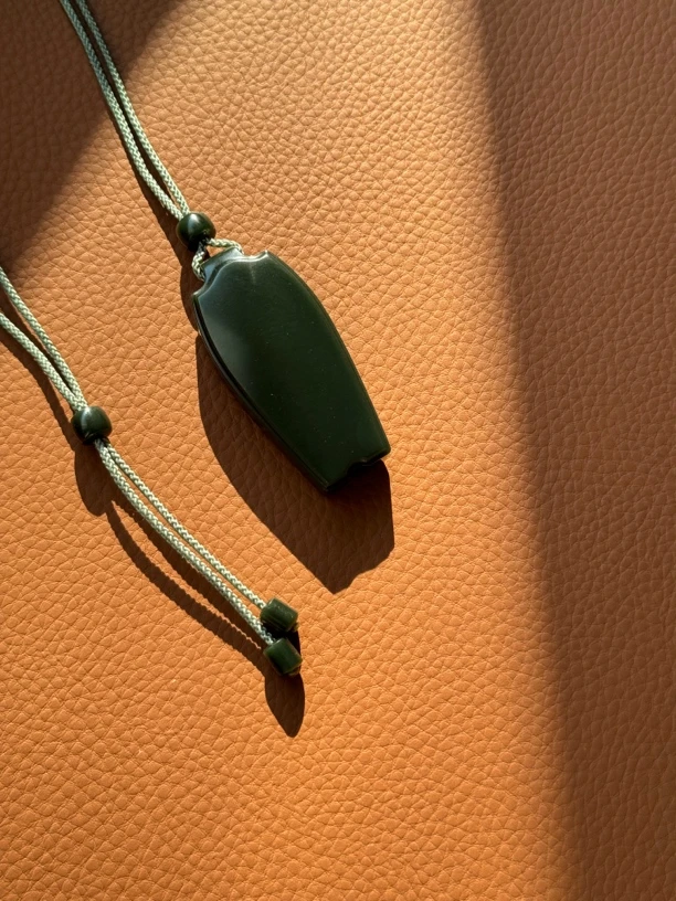 新疆和田玉 塔青一细平安无事牌  葫芦形牌 时尚手工民族风