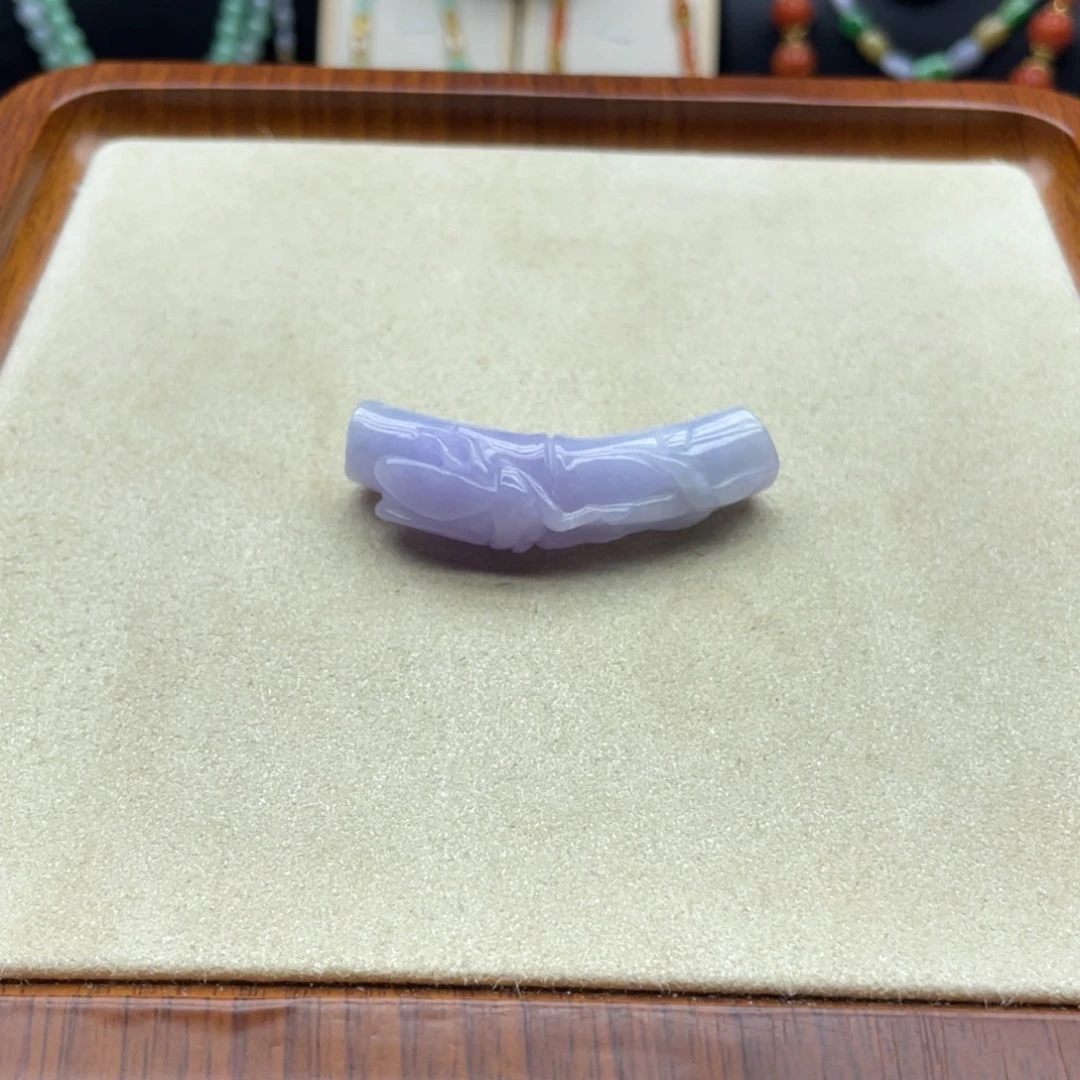 翡翠未镶嵌颈饰翡翠弯弯