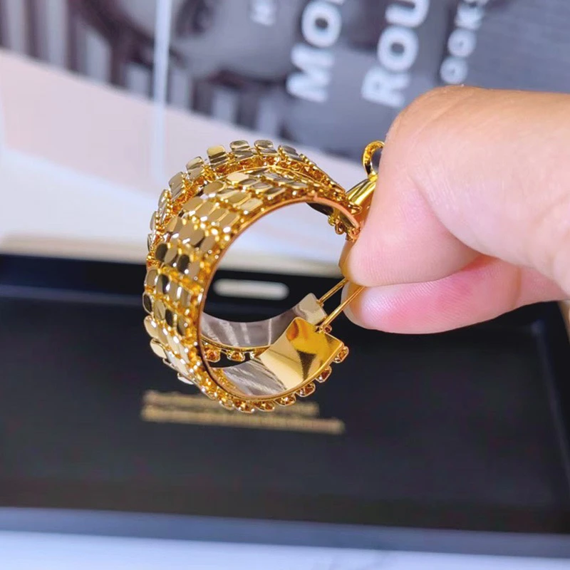 铜合金耳饰 精品/新款个性亮片宽面金属几何圆圈耳扣高级感耳环女