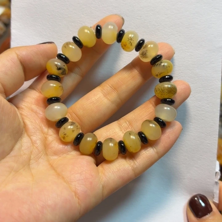 石英质玉（黄龙玉）未镶嵌手镯把**了