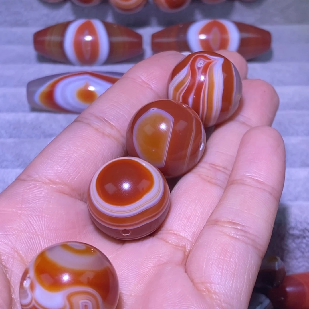 欢***恒未镶嵌颈饰玛瑙/玉髓