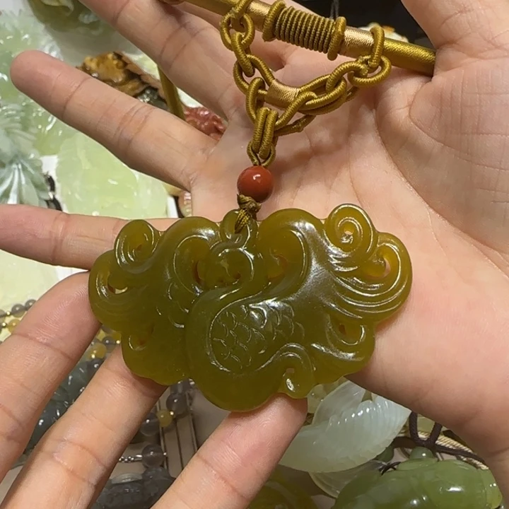 蛇纹石玉吊坠未镶嵌