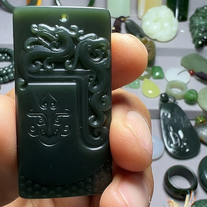 战***王颈饰未镶嵌和田玉（青玉）