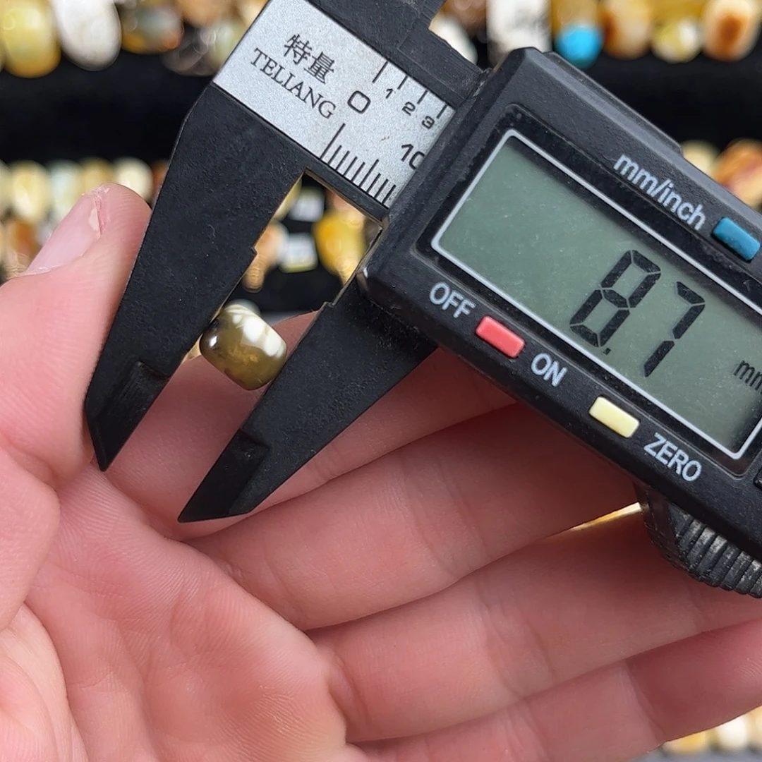 蜜蜡未镶嵌珠宝奇石