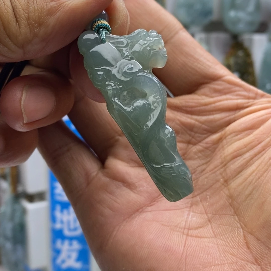 翡翠颈饰未镶嵌大**正龙