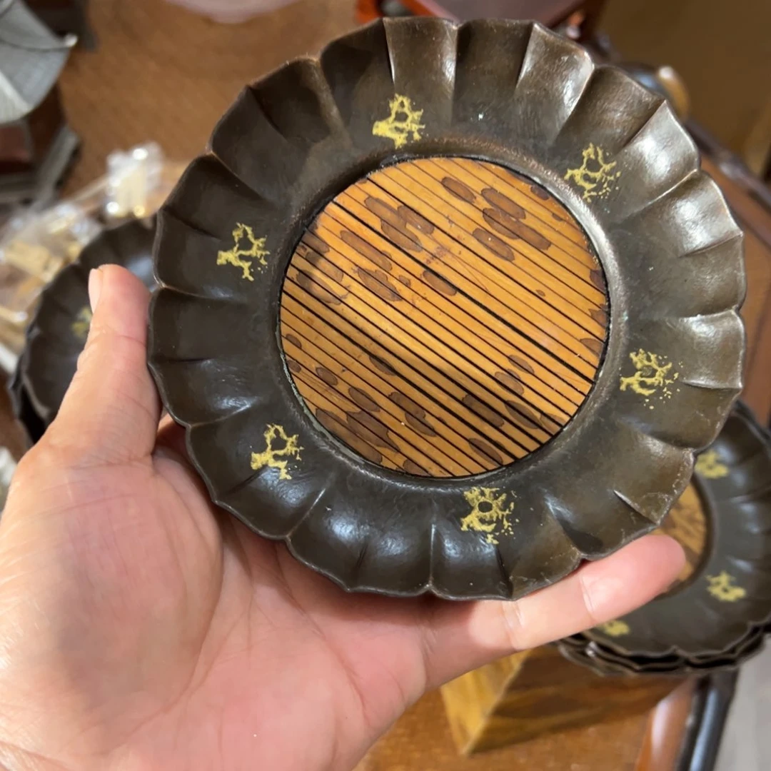 点铜点金壶承带梅妃竹