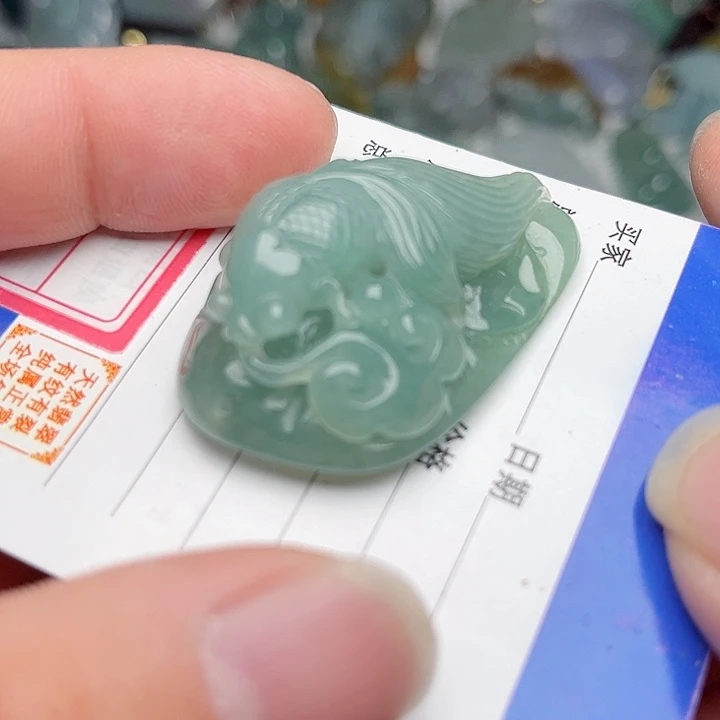 翡翠颈饰未镶嵌金鱼