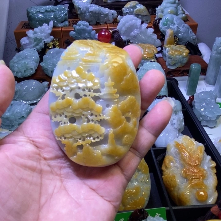 翡翠未镶嵌颈饰山水手把件