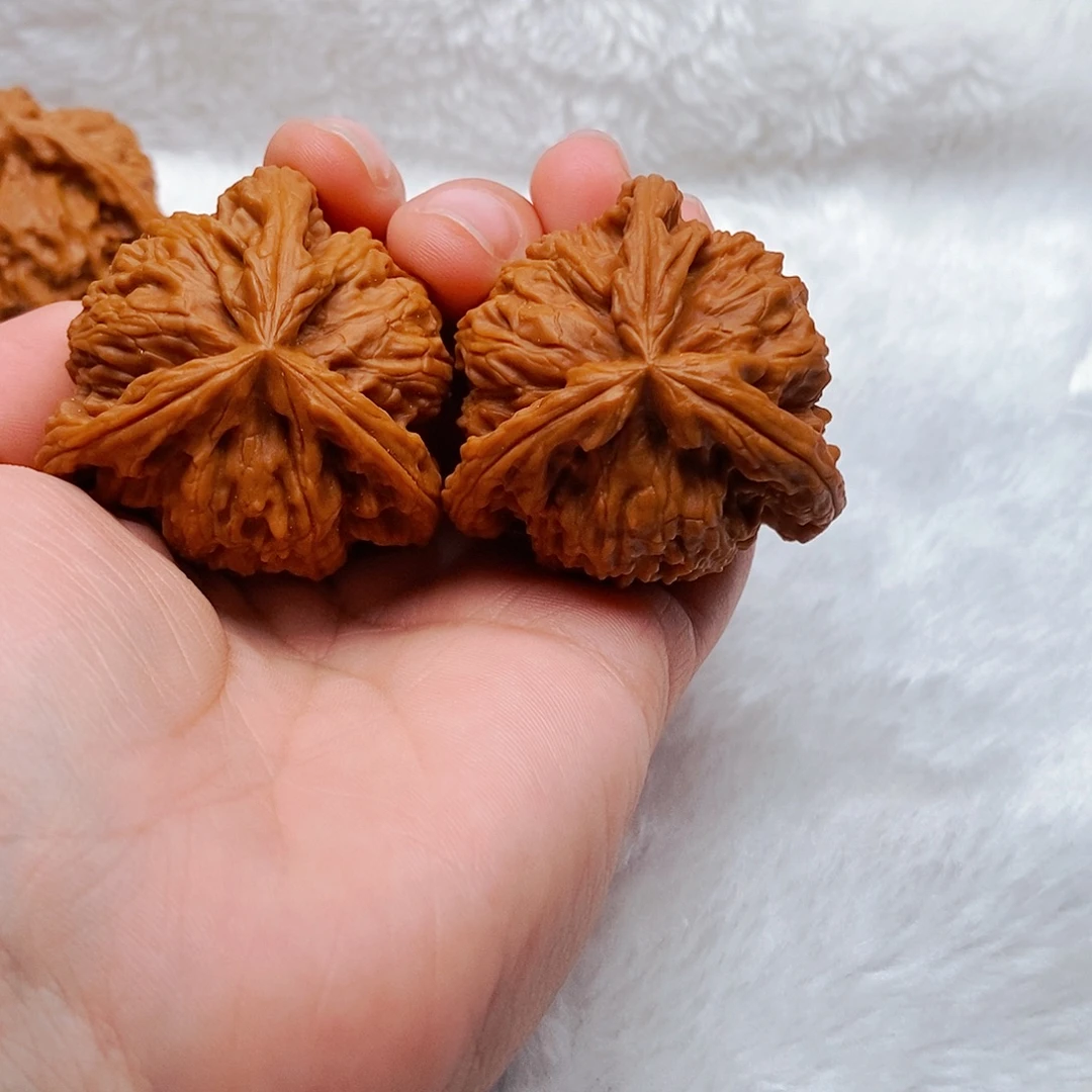 S***k文玩核桃吊坠三棱