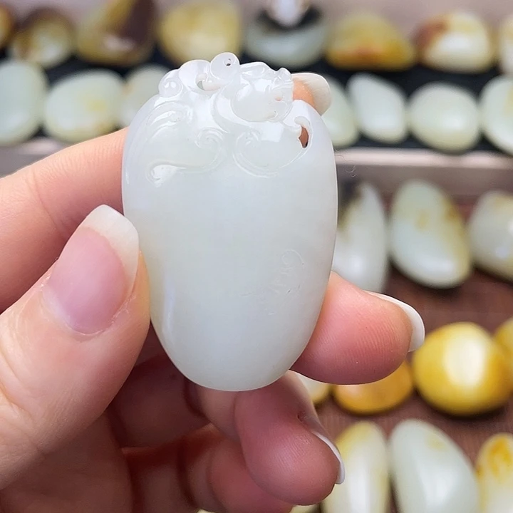 和田玉未镶嵌颈饰