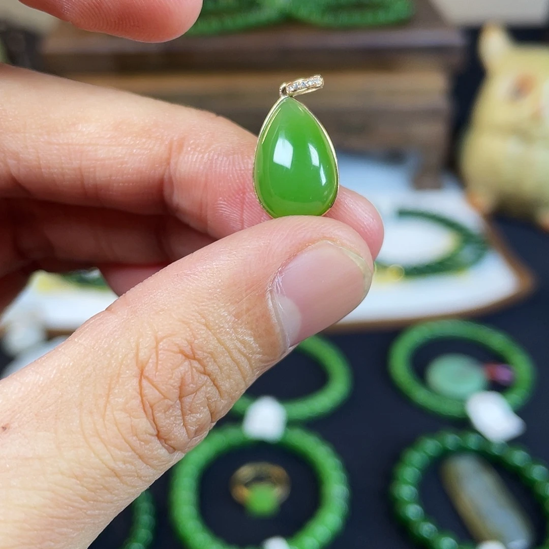 青***山和田玉（碧玉）未镶嵌颈饰