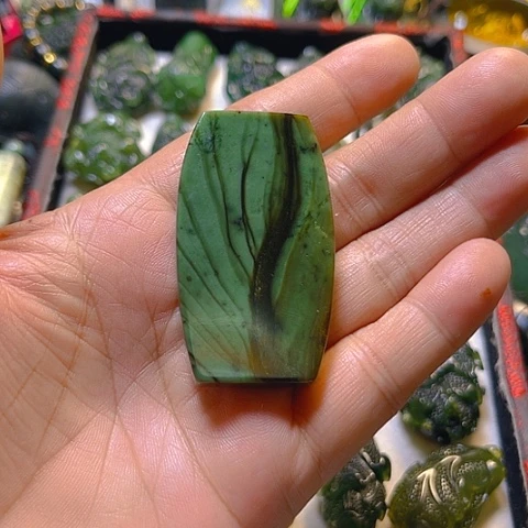 蛇纹石玉颈饰未镶嵌晨