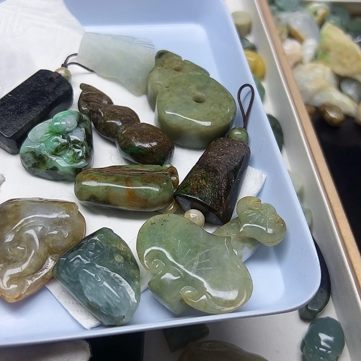 葫***娃翡翠未镶嵌颈饰天然翡翠097