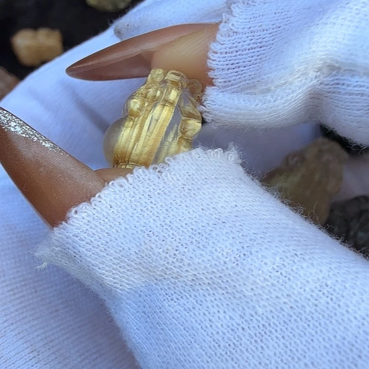 T***l车挂未镶嵌水晶水晶