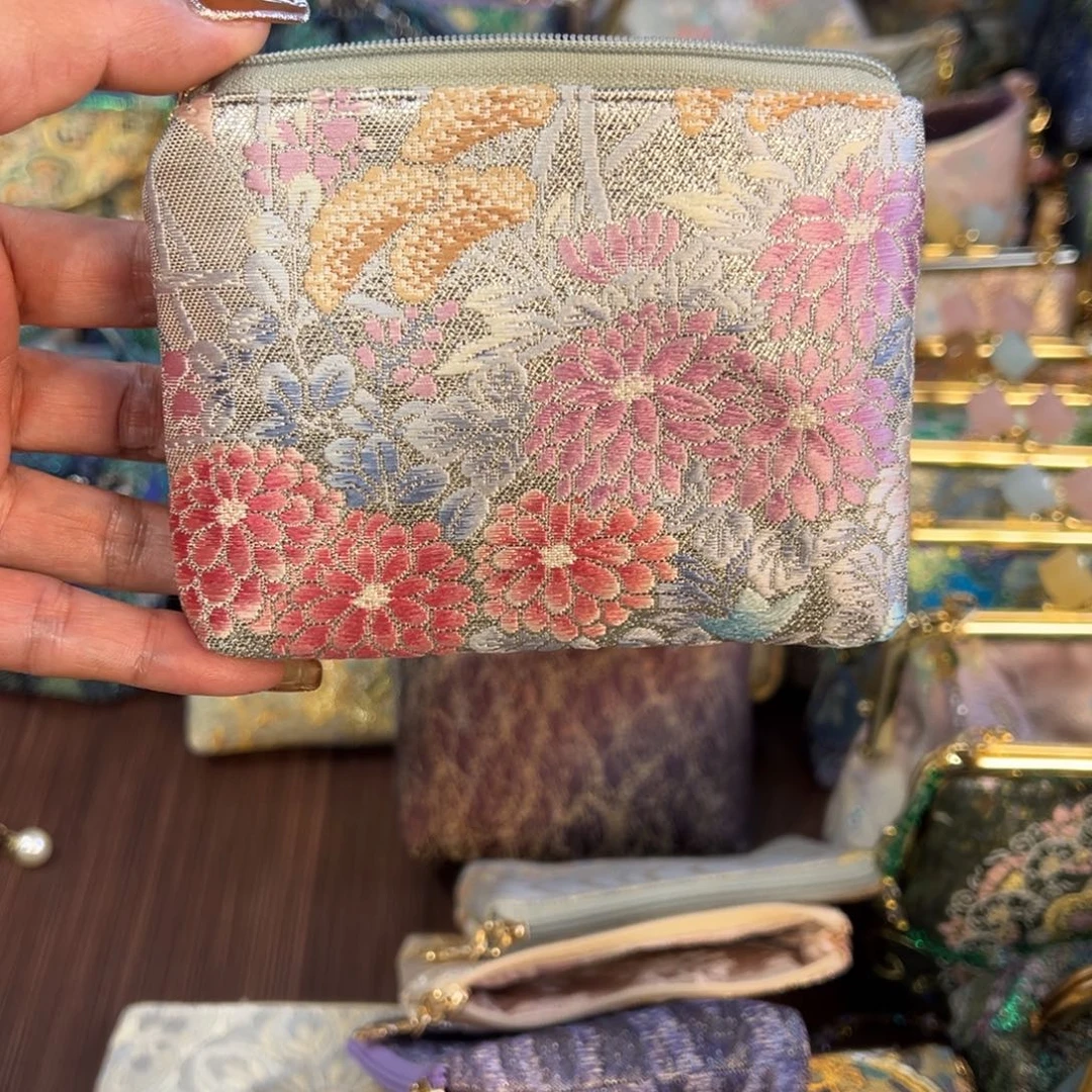 我***呀蚕丝花卉拉链零钱包