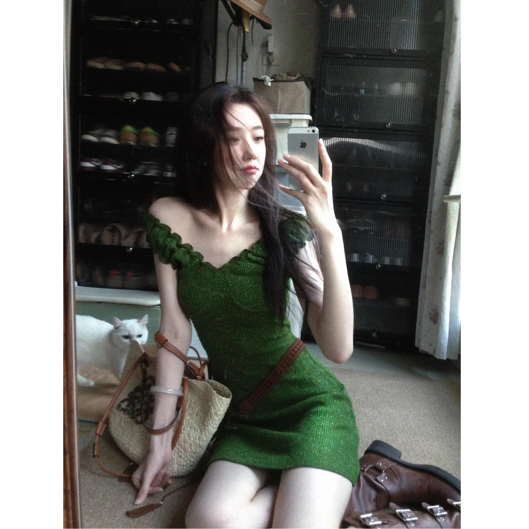 优秀的金蘑菇 法式收腰度假绿色彩线裙v领一字领两穿连衣裙