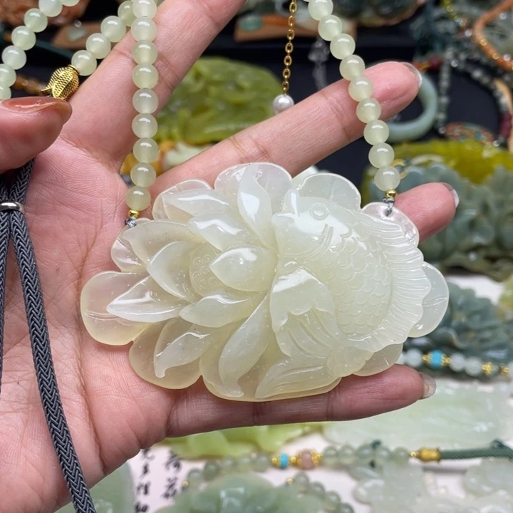 蛇纹石玉未镶嵌颈饰